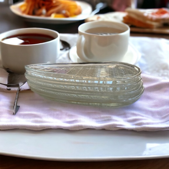 Anchor Hocking Other - Set of 4 Vintage 1950s “Daisy & Button” Anchor Hocking triangular plates. 9”